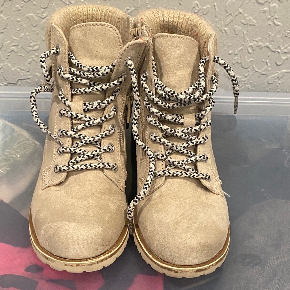 Girls Crown Vintage Tan Lace-Up Boots